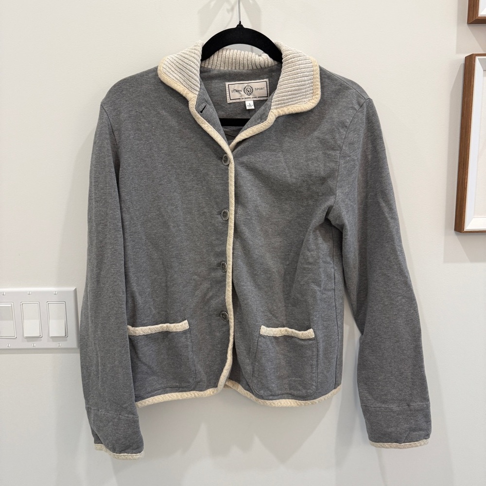Elegant Gray Blazer with Cream Accents